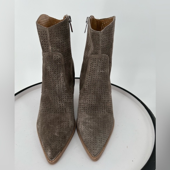 MARC FISHER GRAY SUEDE IDAIRE BOOTS WITH BOX, ANKLE BOOTS WITH INSIDE‎ ZIPPER - Picture 3 of 9